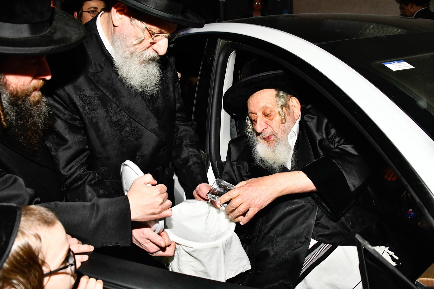 האדמו"ר מנאראל במים שלנו