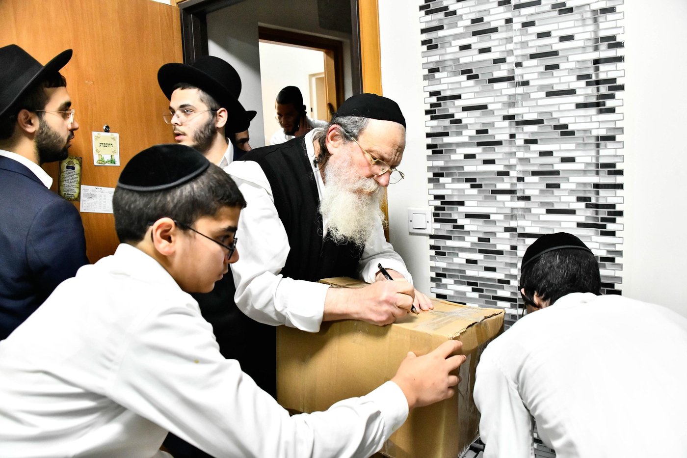 מכירת חמץ בבד"ץ של הגר"נ קרליץ