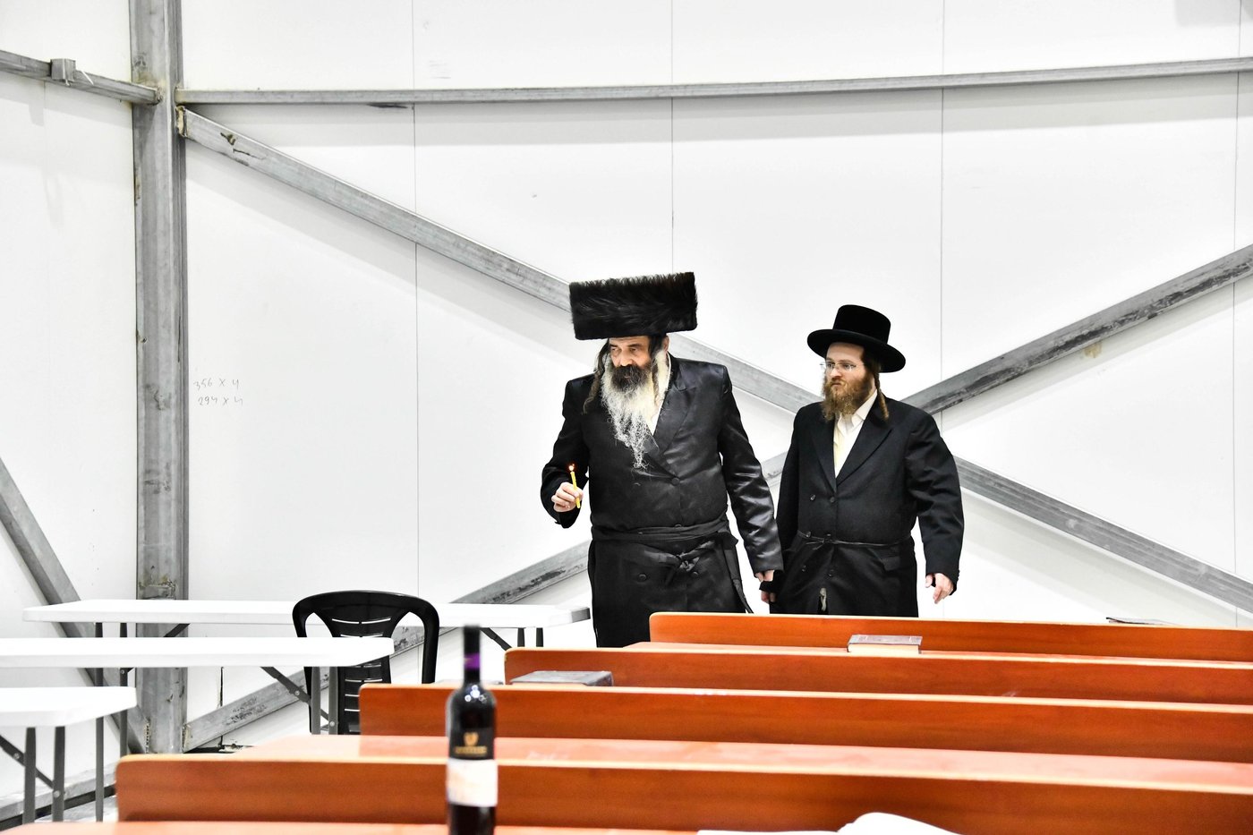 האדמו"ר מזוטשקא בבדיקת חמץ