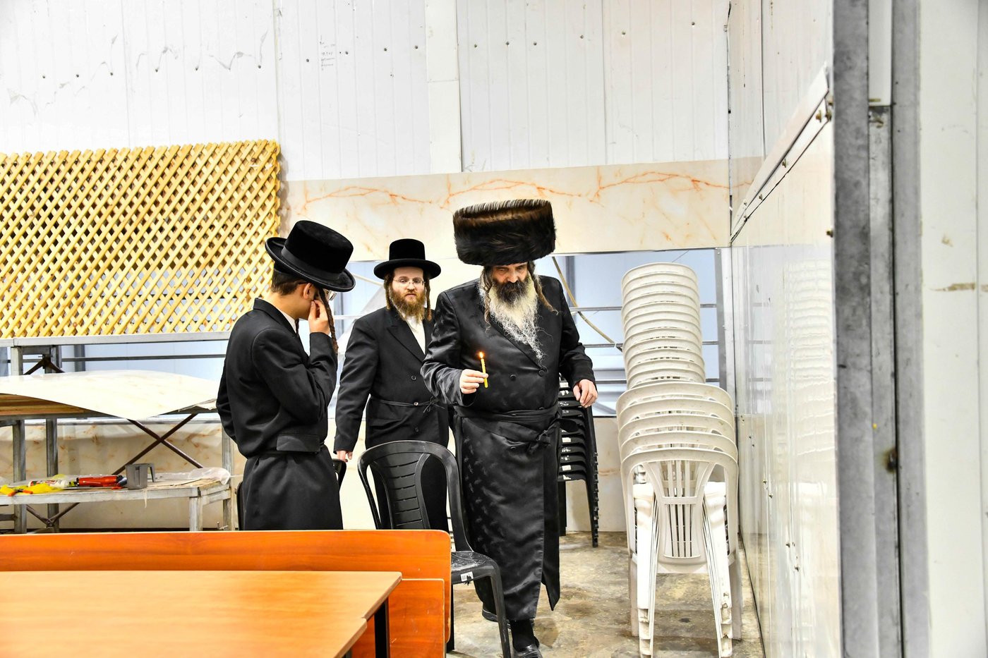 האדמו"ר מזוטשקא בבדיקת חמץ