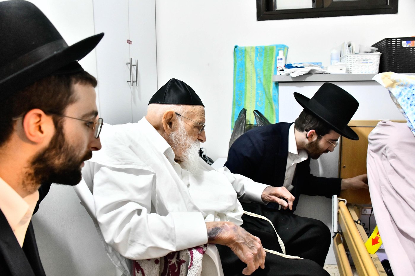 הגר"מ גריינמן בבדיקת חמץ