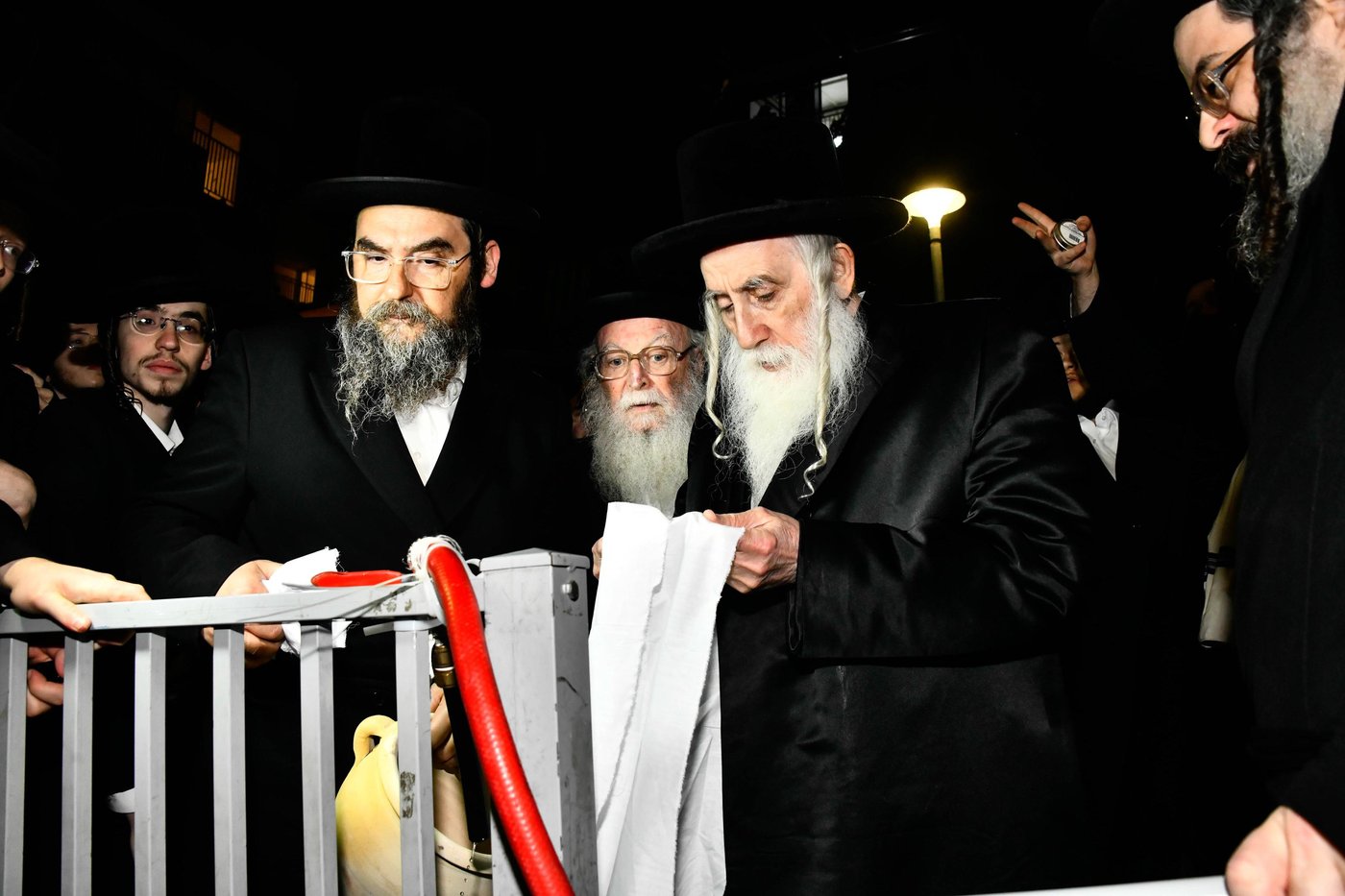 האדמו"ר ממכנובקא בעלזא במים שלנו