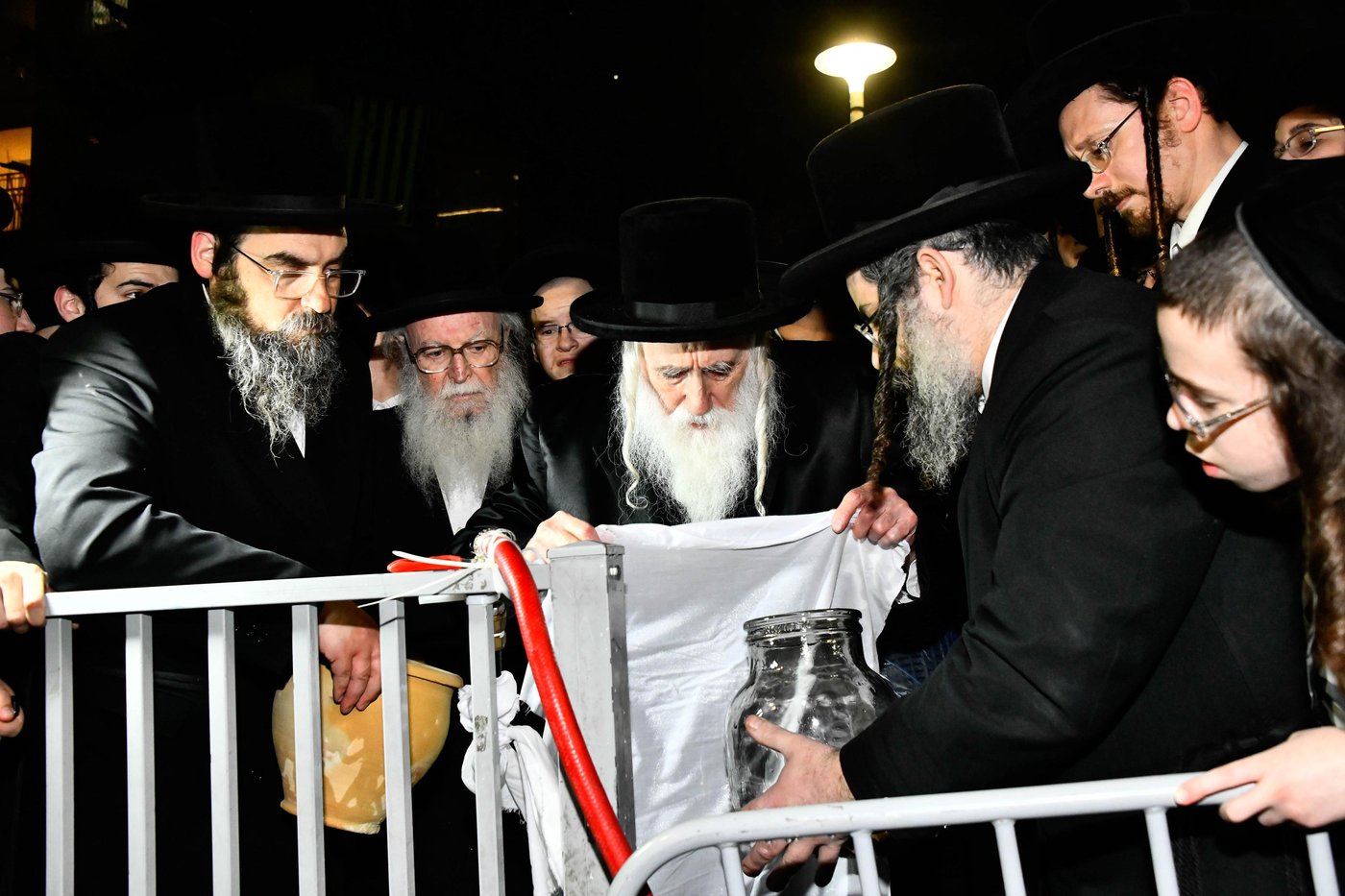 האדמו"ר ממכנובקא בעלזא במים שלנו