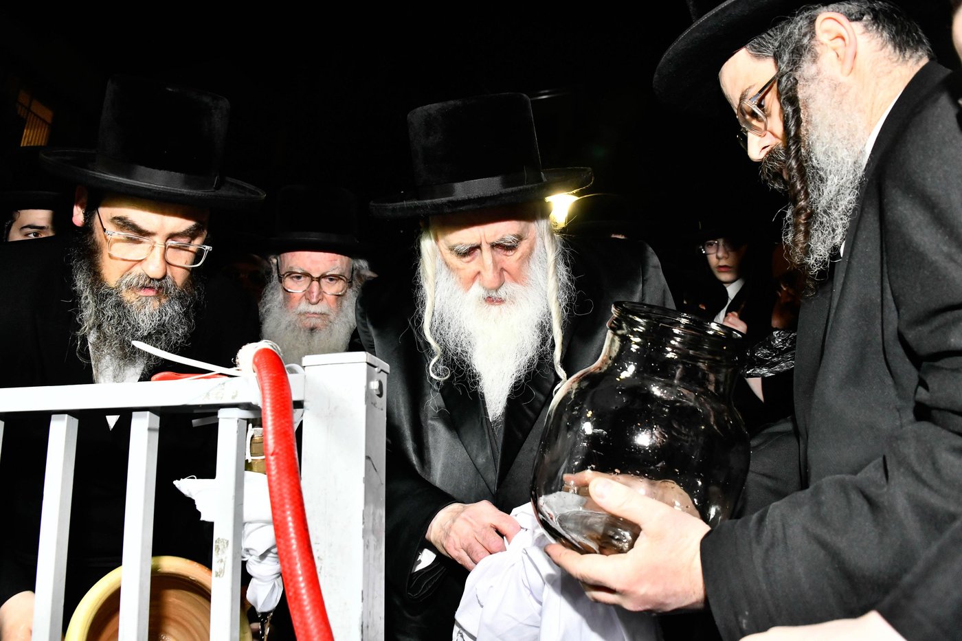 האדמו"ר ממכנובקא בעלזא במים שלנו