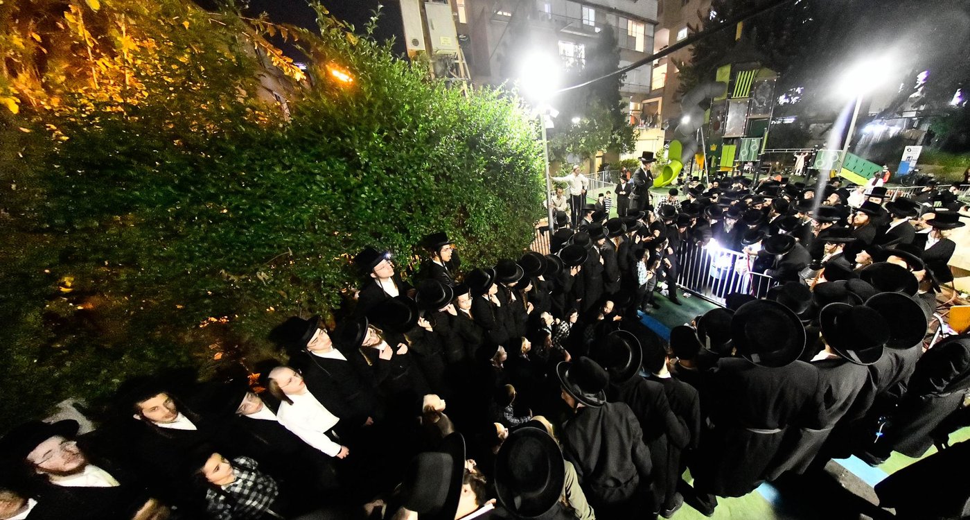 האדמו"ר ממכנובקא בעלזא במים שלנו