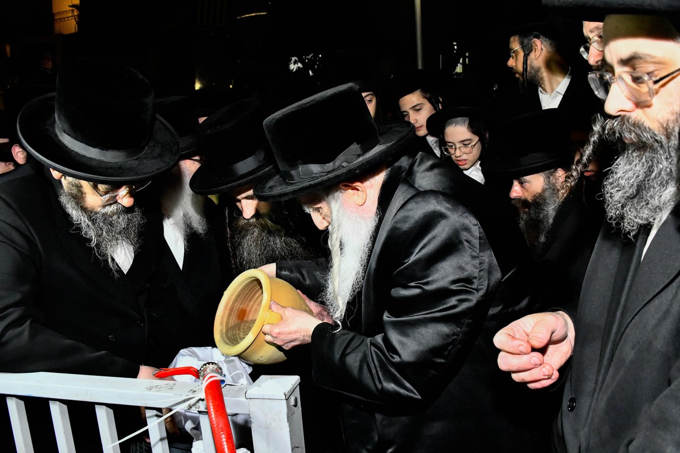 האדמו"ר ממכנובקא בעלזא במים שלנו