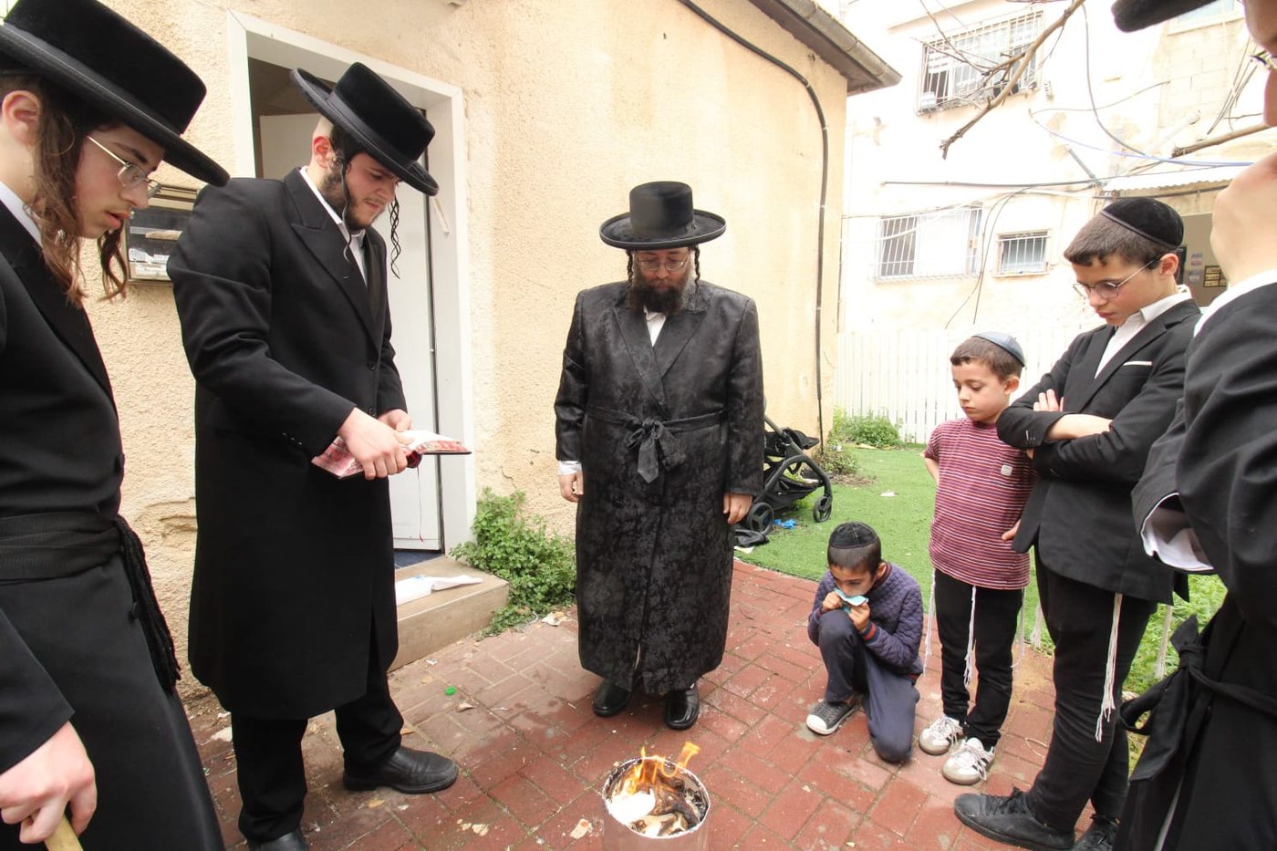 האדמו"ר מצאנז ז'ימגראד בשריפת חמץ