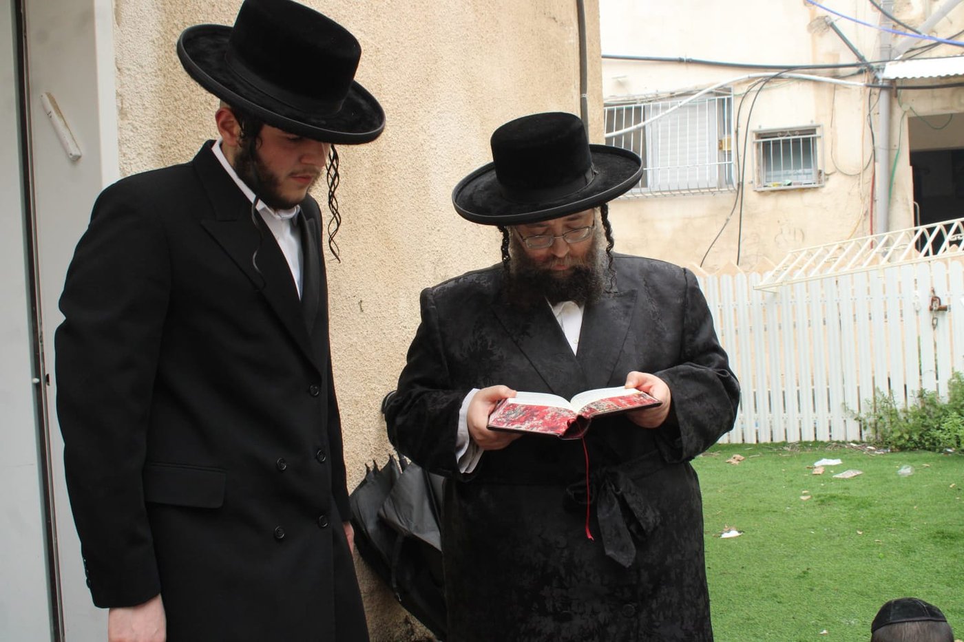 האדמו"ר מצאנז ז'ימגראד בשריפת חמץ