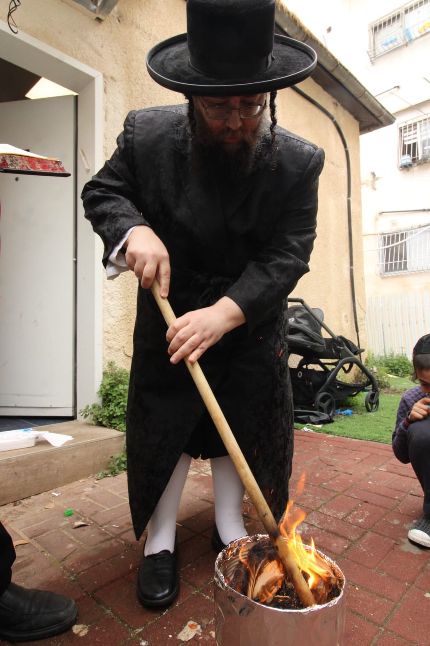 האדמו"ר מצאנז ז'ימגראד בשריפת חמץ