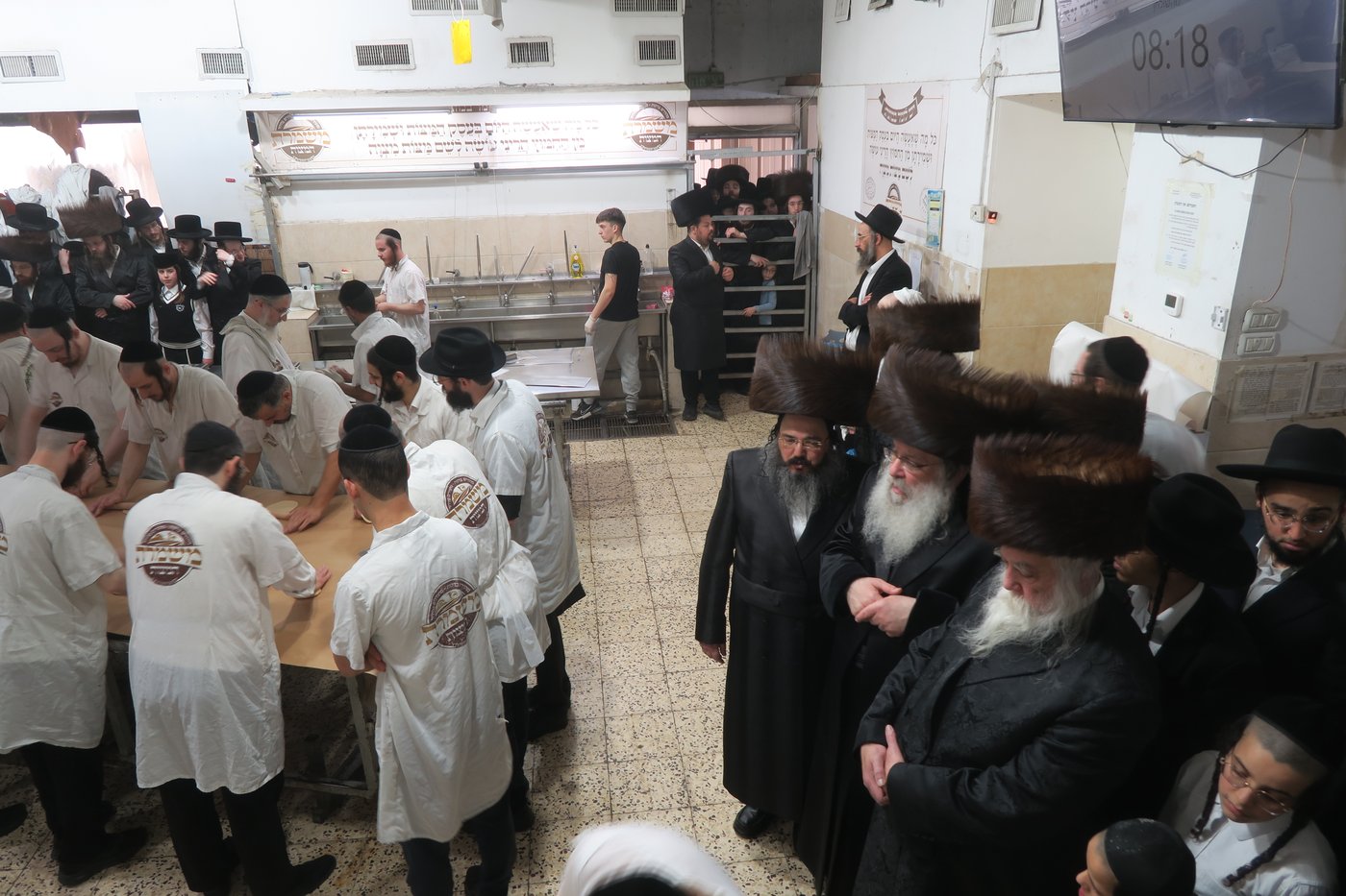 האדמו"ר מנדבורנה באפיית מצות מצווה