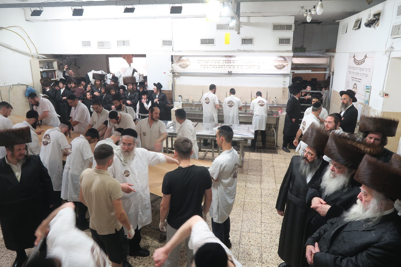 האדמו"ר מנדבורנה באפיית מצות מצווה