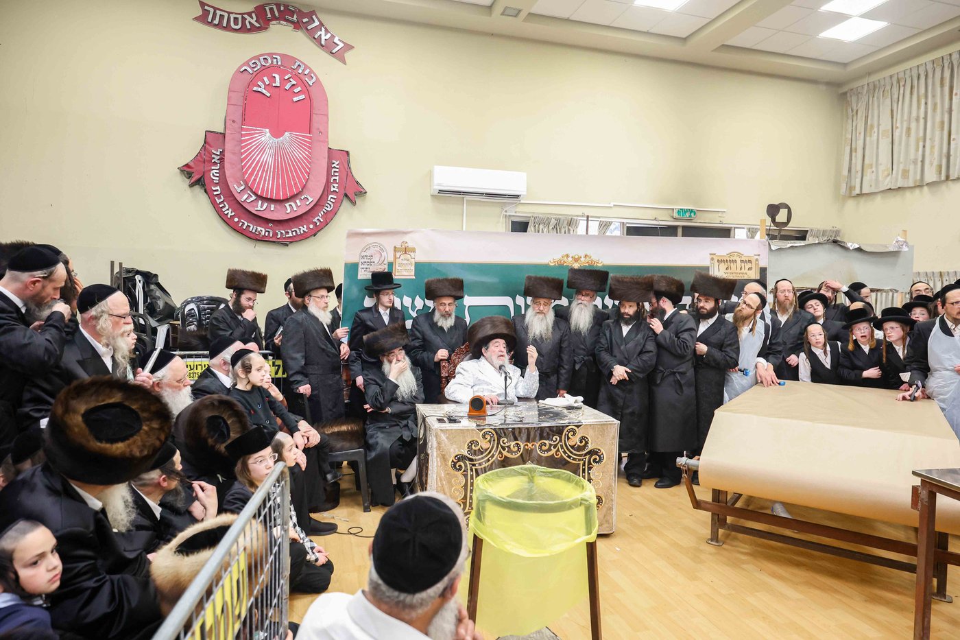 האדמו"ר מויז'ניץ באפיית מצות מצווה