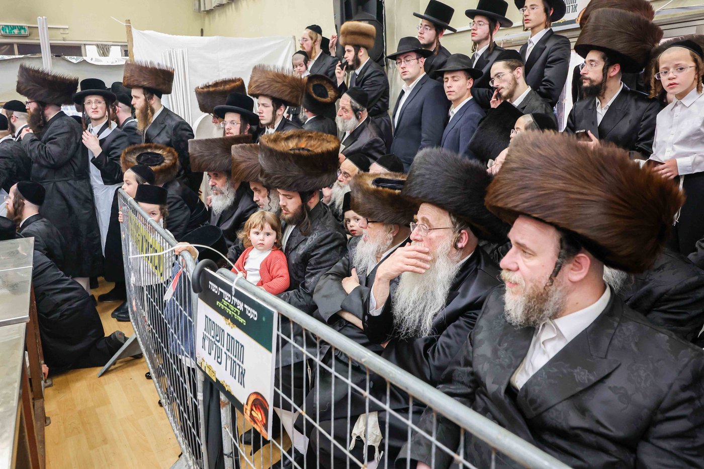 האדמו"ר מויז'ניץ באפיית מצות מצווה