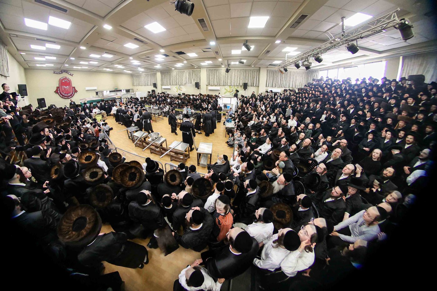 האדמו"ר מויז'ניץ באפיית מצות מצווה