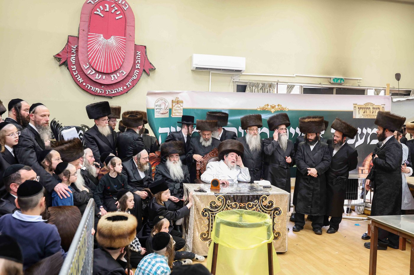 האדמו"ר מויז'ניץ באפיית מצות מצווה