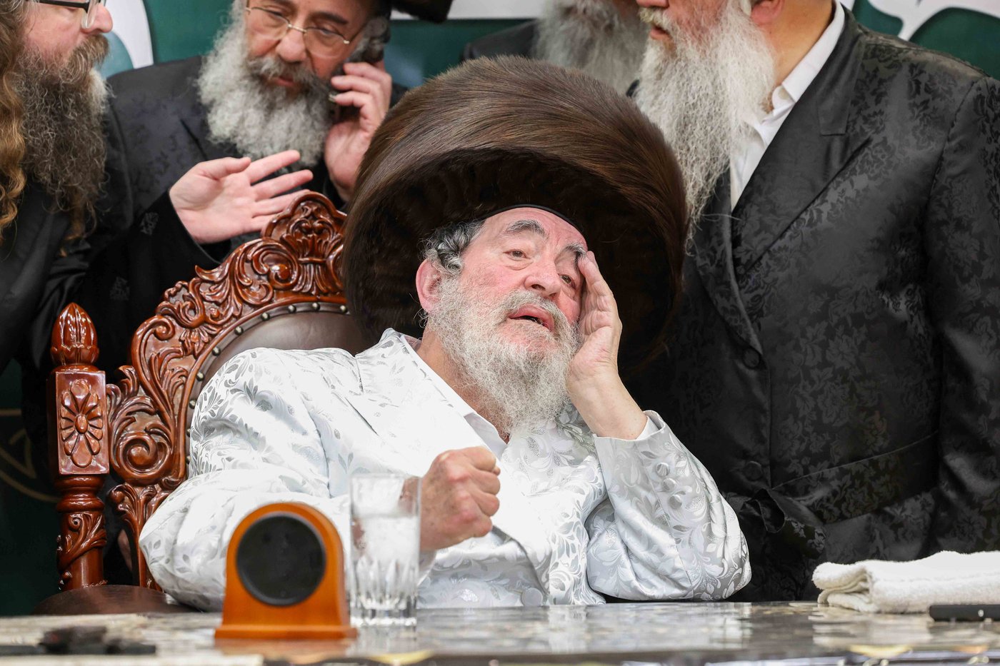 האדמו"ר מויז'ניץ באפיית מצות מצווה