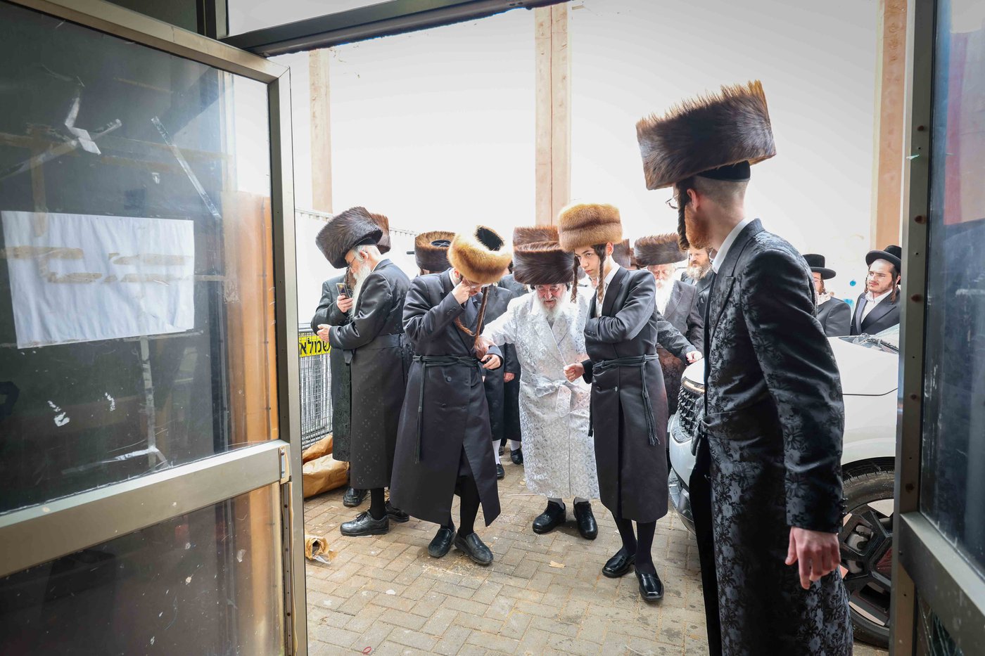 האדמו"ר מויז'ניץ באפיית מצות מצווה