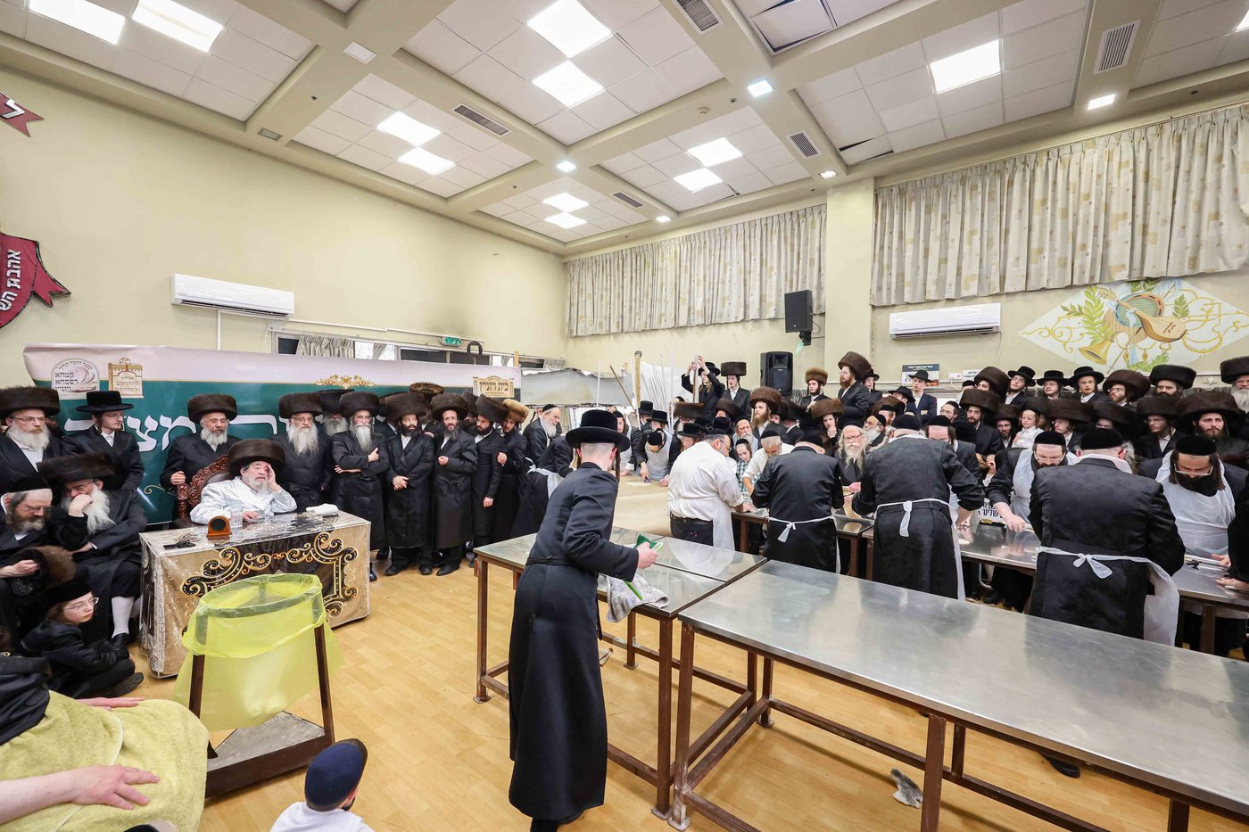 האדמו"ר מויז'ניץ באפיית מצות מצווה