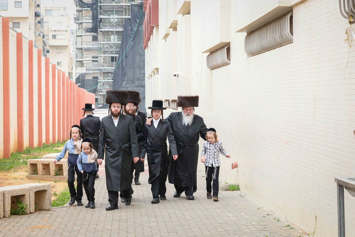 האדמו"ר מויז'ניץ באפיית מצות מצווה