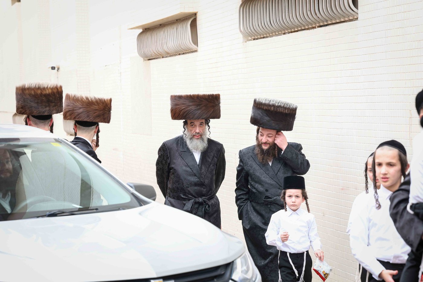 האדמו"ר מויז'ניץ באפיית מצות מצווה