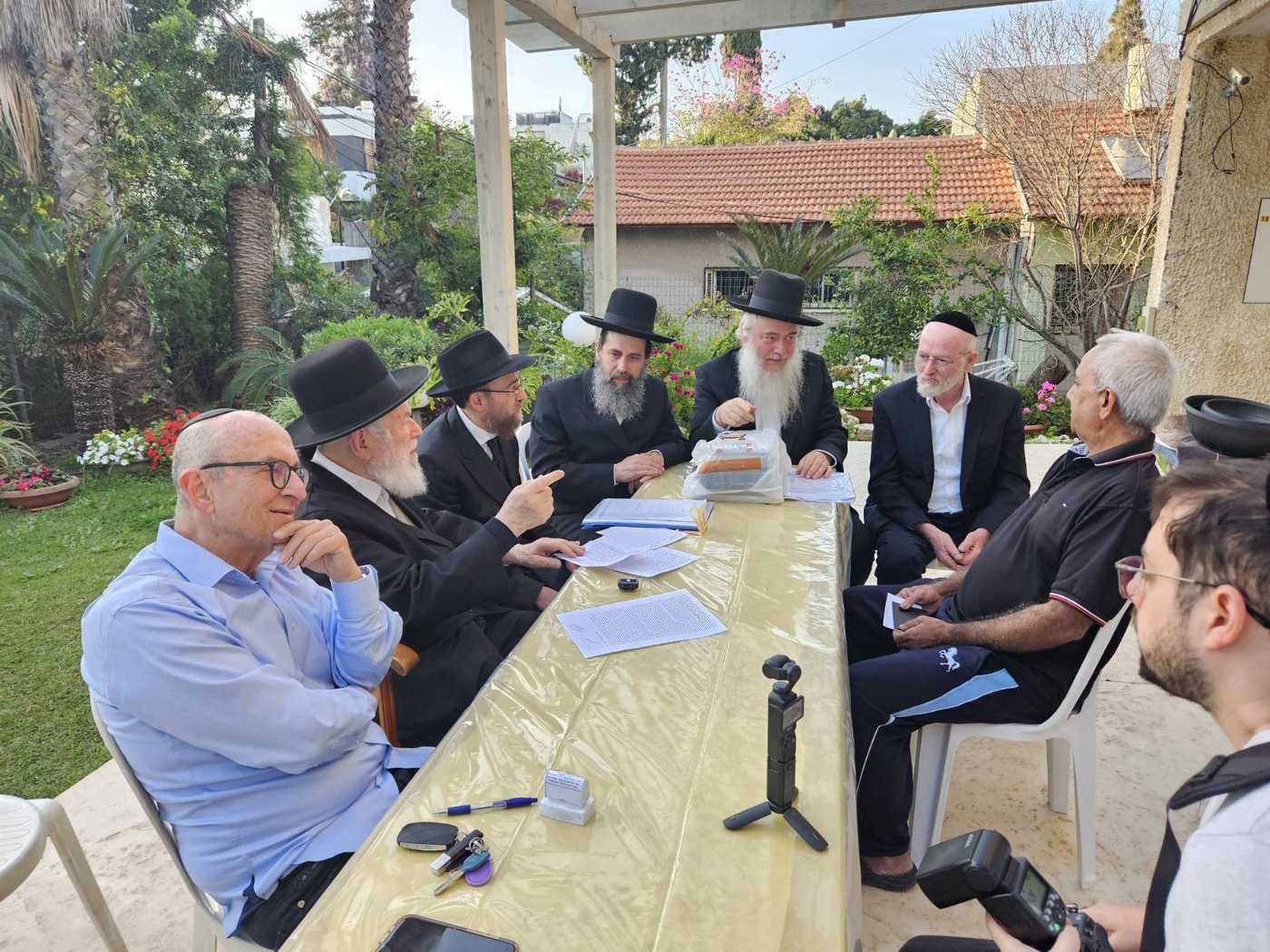 הגאון רבי יצחק זילברשטיין במכירת חמץ