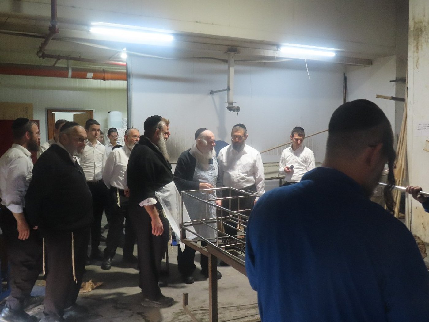 הגאון רבי יצחק זילברשטיין באפיית מצות