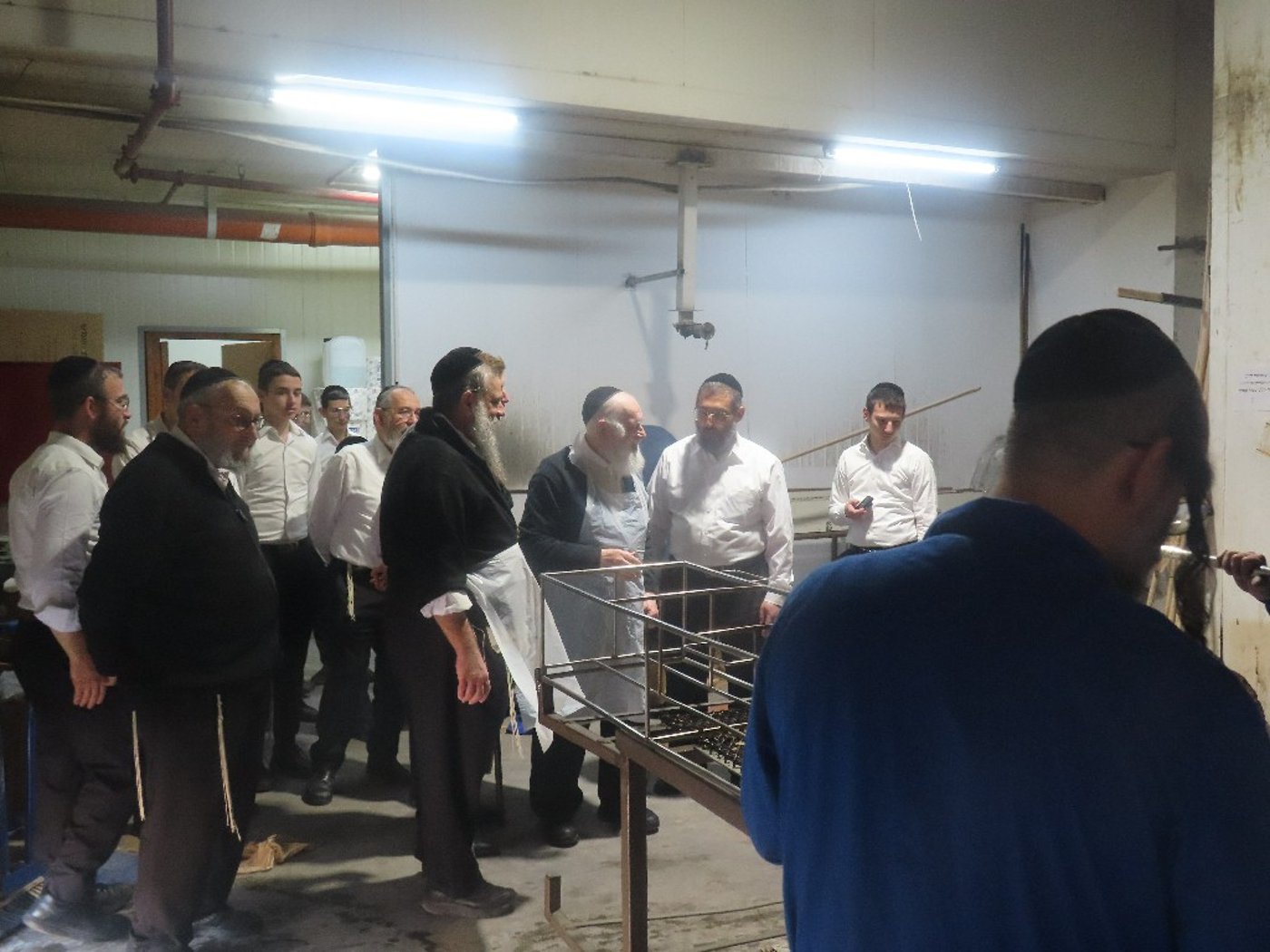 הגאון רבי יצחק זילברשטיין באפיית מצות