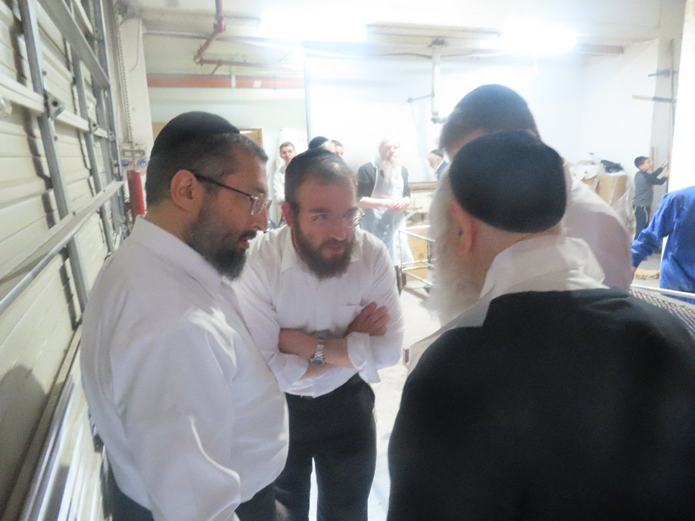 הגאון רבי יצחק זילברשטיין באפיית מצות