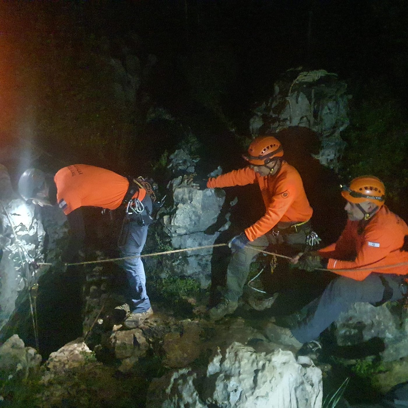 החילוץ ממערת זווית