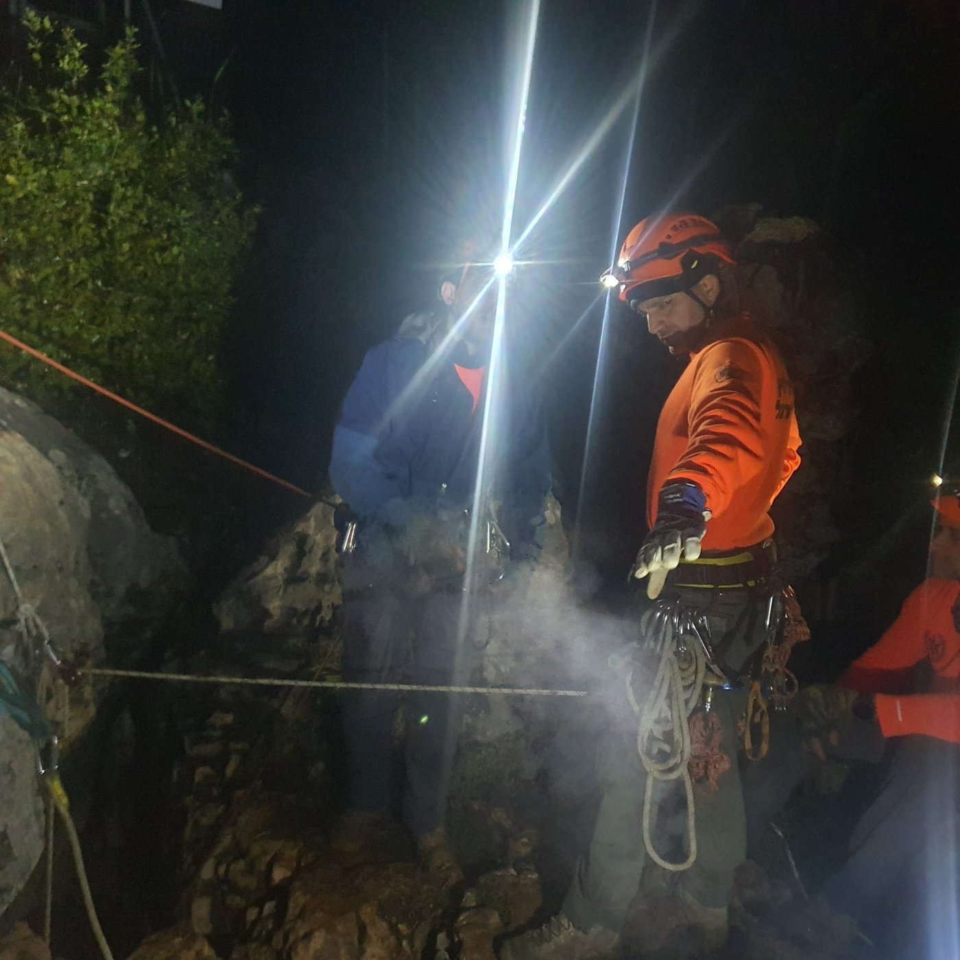 החילוץ ממערת זווית