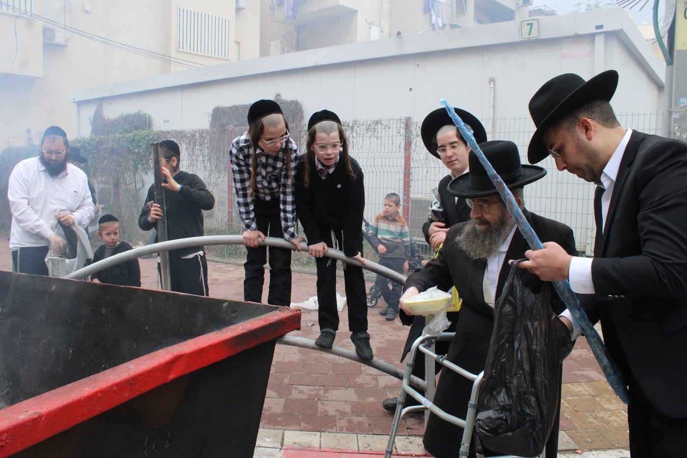 הגאון רבי מסעוד בן שמעון בשריפת חמץ