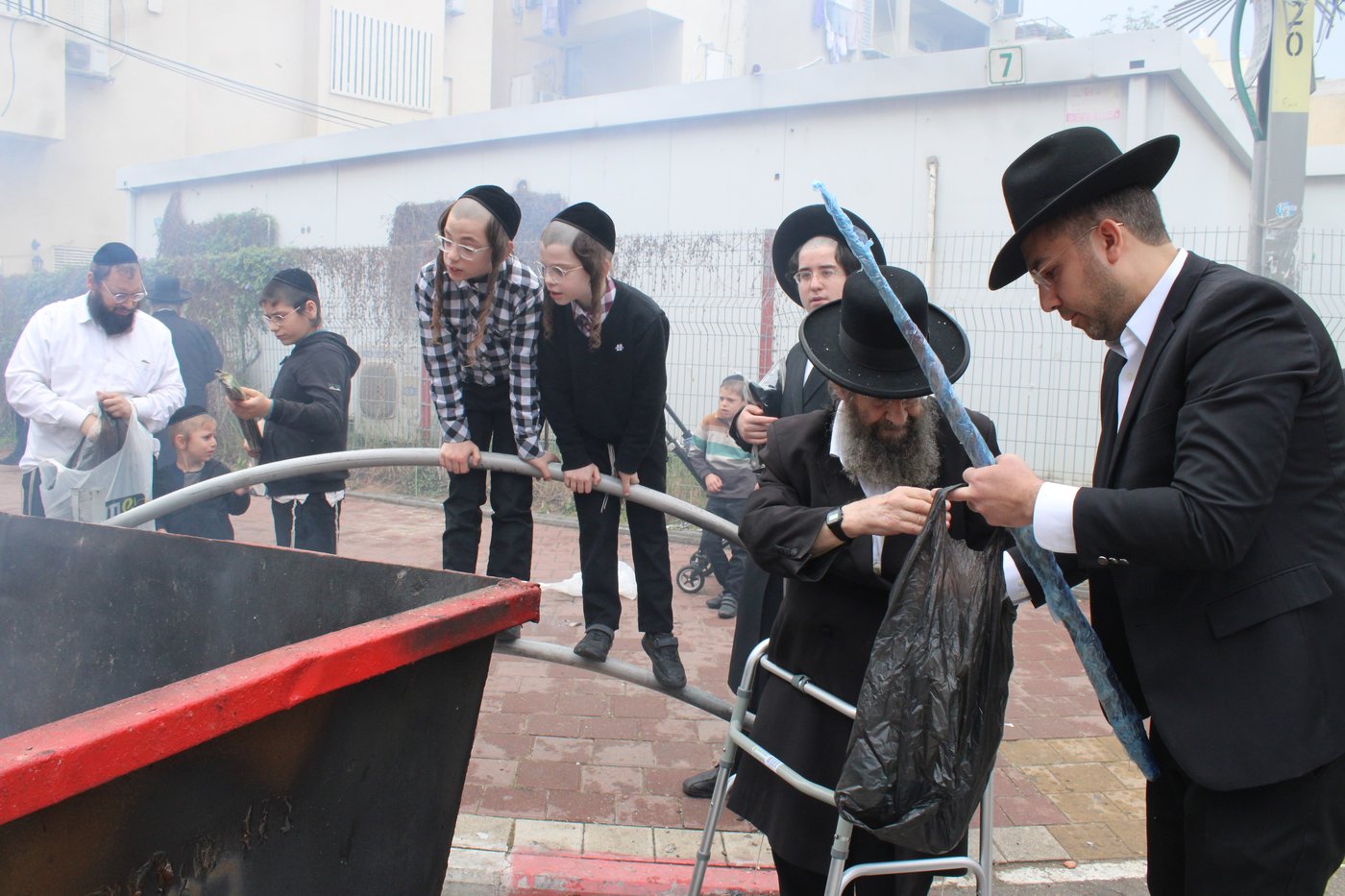 הגאון רבי מסעוד בן שמעון בשריפת חמץ