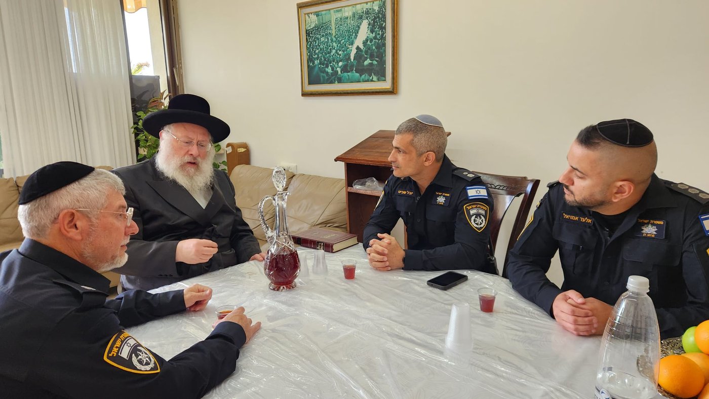 משטרת ב"ב בביקור חג אצל הגרחי"א לנדא