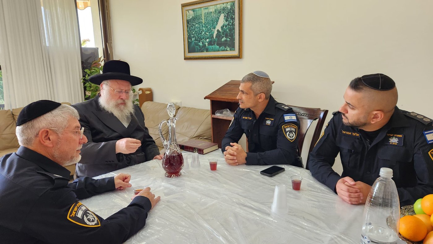 משטרת ב"ב בביקור חג אצל הגרחי"א לנדא