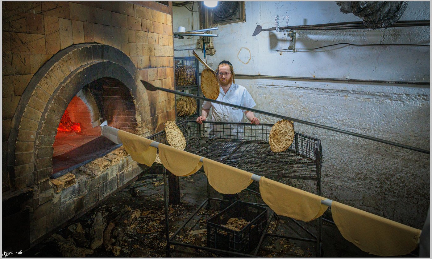 אפיית מצות בבני ברק