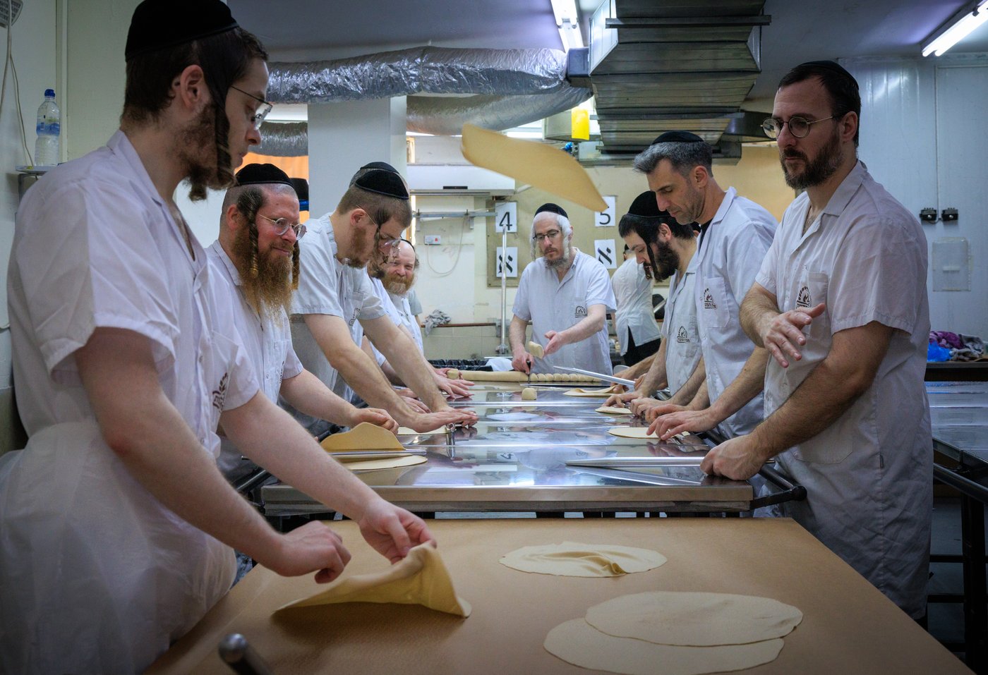 אפיית מצות בבני ברק