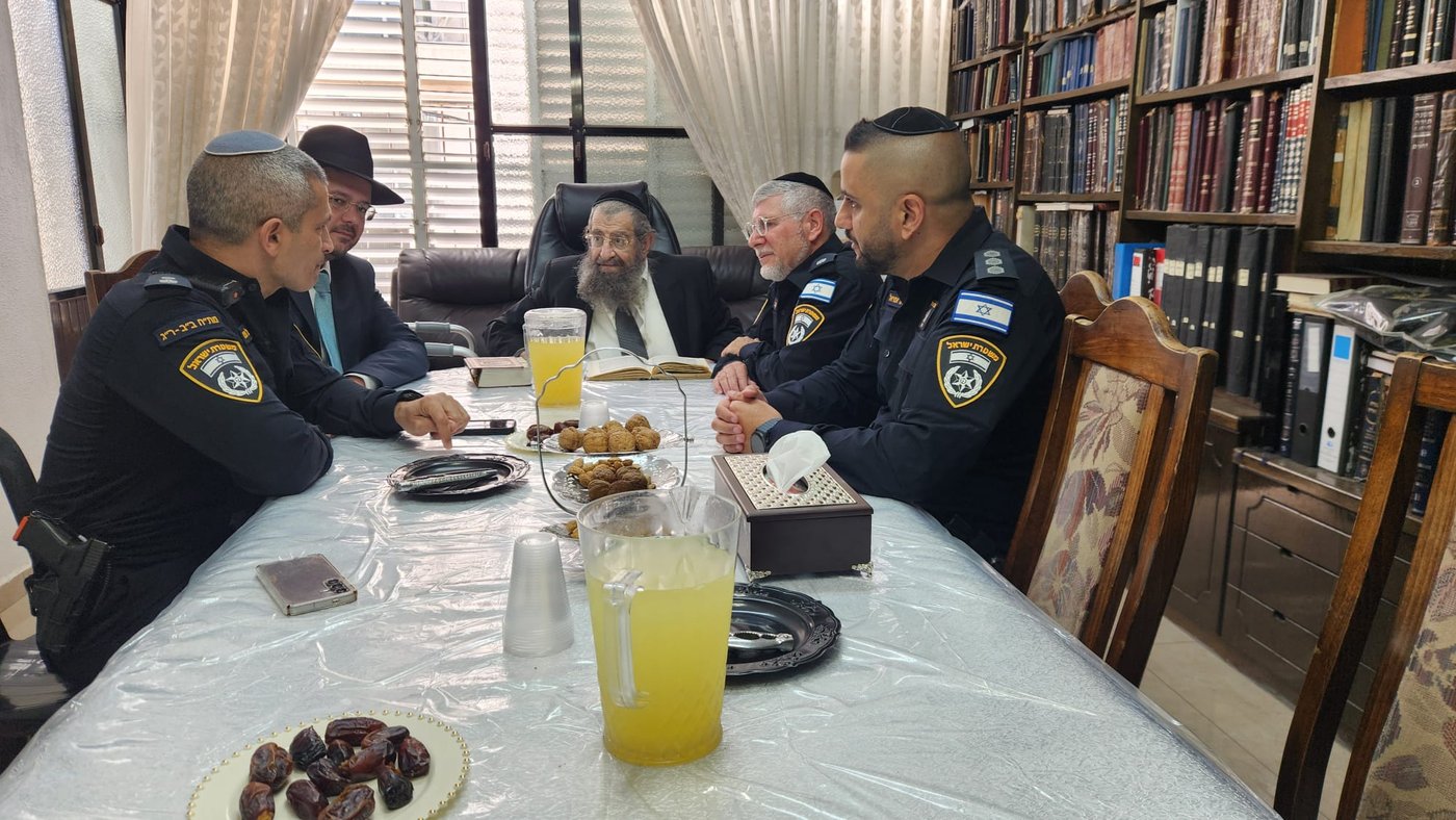 משטרת ב"ב בביקור חג אצל הגר"מ בן שמעון 