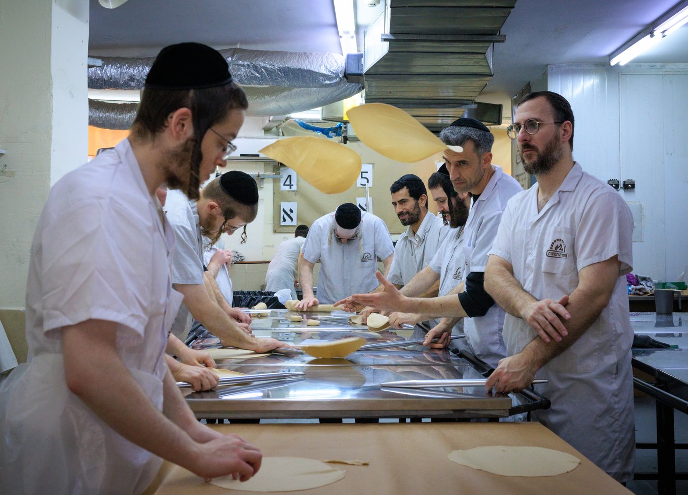 אפיית מצות בבני ברק