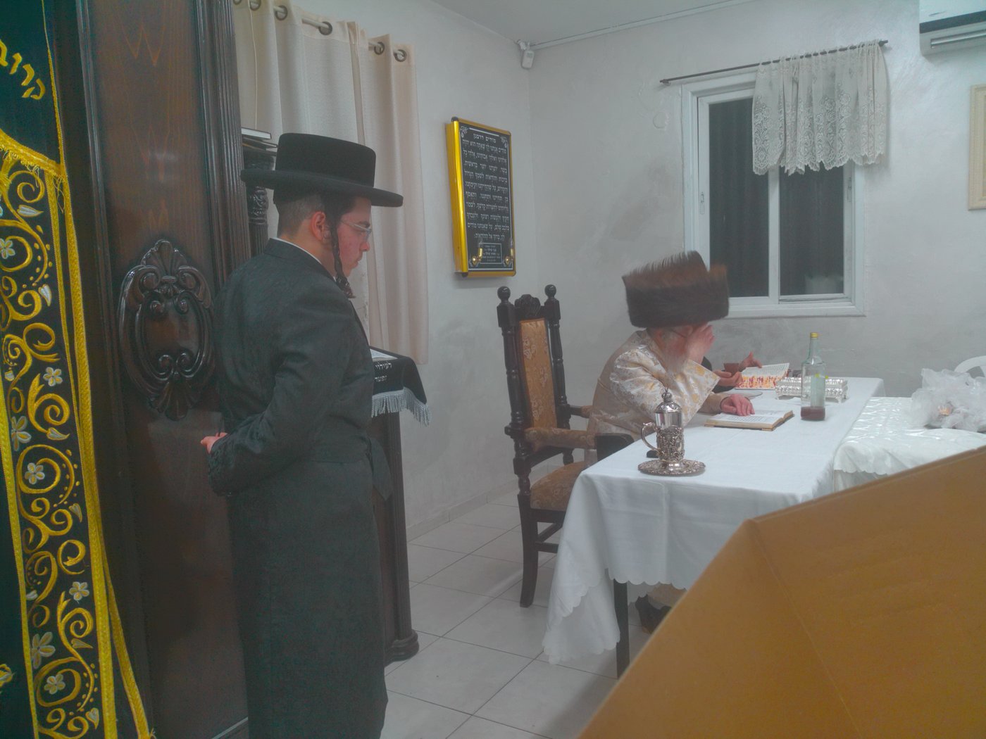 האדמו"ר מזלאטשוב בטיש מוצאי שביעי של פסח