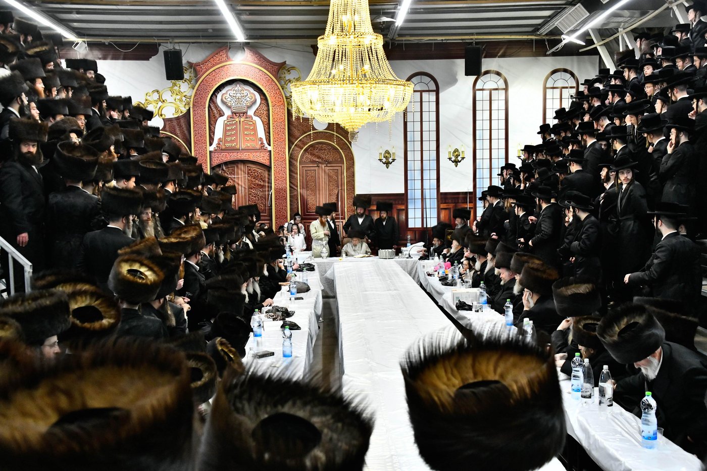 האדמו"ר מפינסק קרלין בטיש חוה"מ פסח