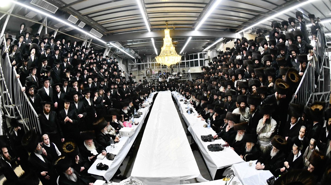 האדמו"ר מפינסק קרלין בטיש חוה"מ פסח