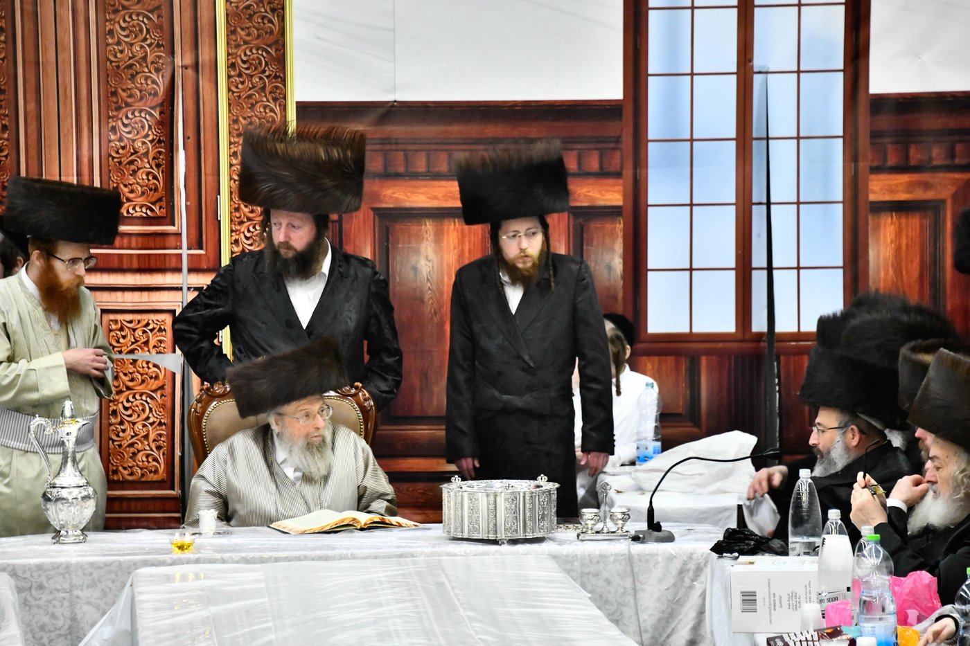 האדמו"ר מפינסק קרלין בטיש חוה"מ פסח