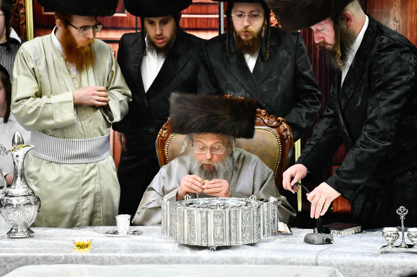 האדמו"ר מפינסק קרלין בטיש חוה"מ פסח