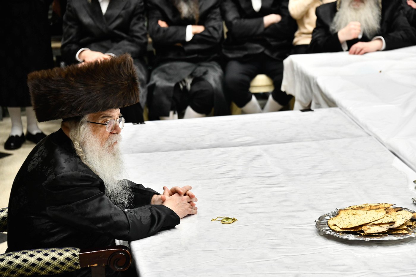 טיש נעילת החג פסח בדארג