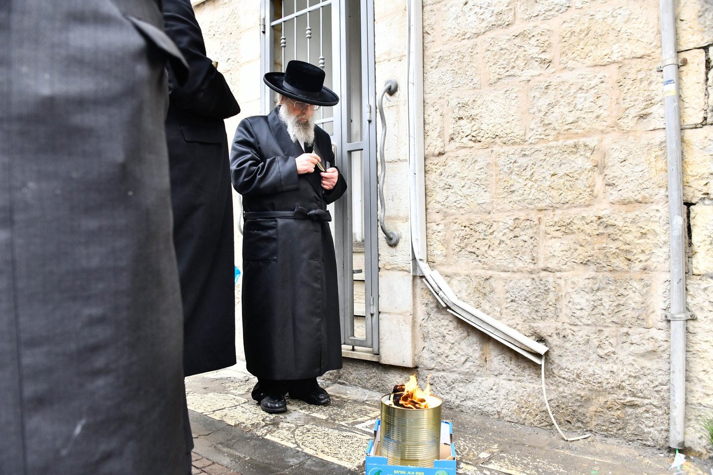 האדמו"ר מפינסק קרלין בשריפת חמץ