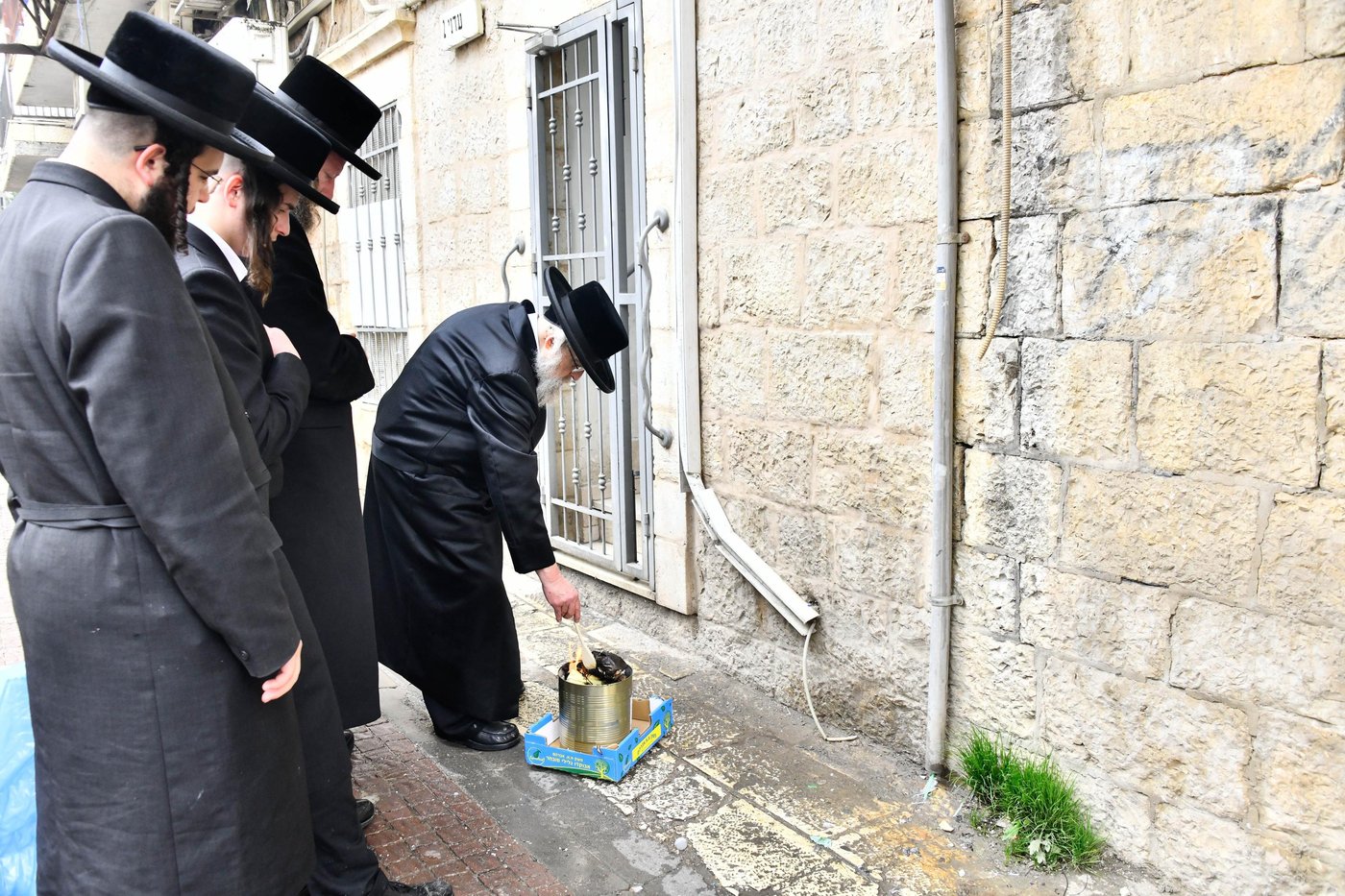 האדמו"ר מפינסק קרלין בשריפת חמץ