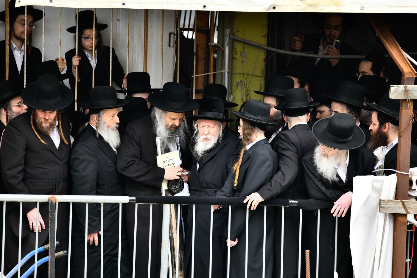 האדמו"ר מגור בשריפת חמץ