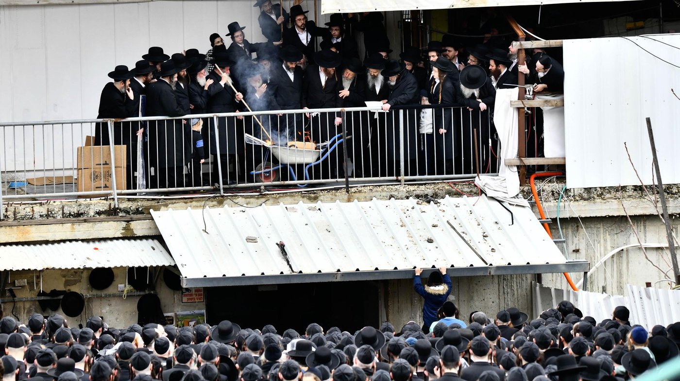 האדמו"ר מגור בשריפת חמץ