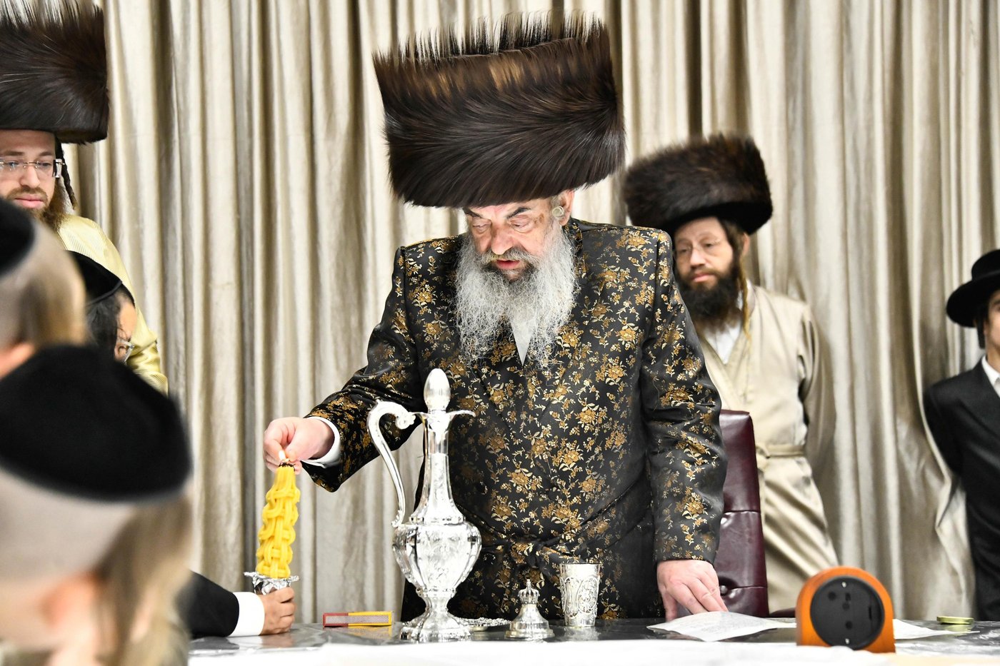 האדמו"ר מלעלוב בטיש חוה"מ פסח