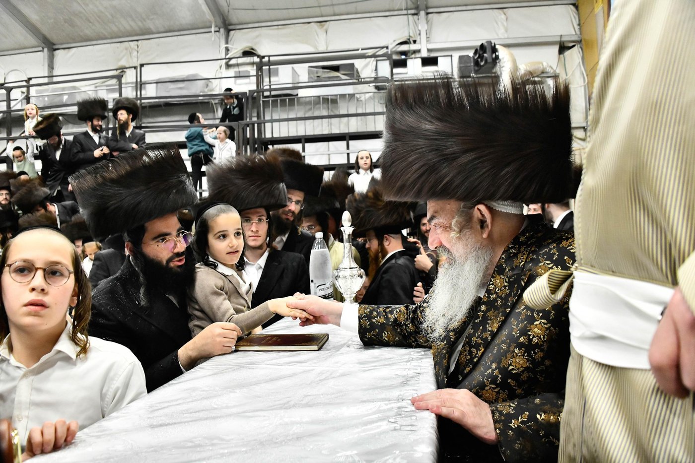 האדמו"ר מלעלוב בטיש חוה"מ פסח